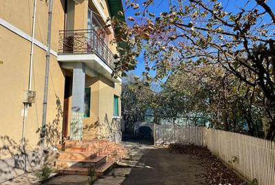 Casă cu 4 camere cu Garaj în Central - 3
