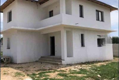 Casă cu 4 camere cu Teren 250 Mp în Malu Mare - 3