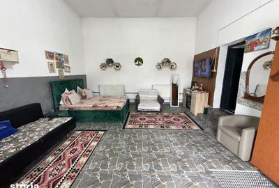 Casă cu 4 camere cu Teren 1014 Mp în Central - 1