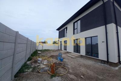Duplex cu 4 camere cu Canalizare în Sud-Est - 3
