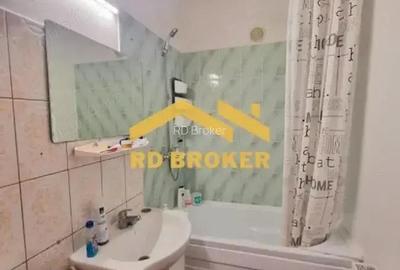 Vanzare apartament 2 camere curte si terasa mobilat utilat an 2007 - 2