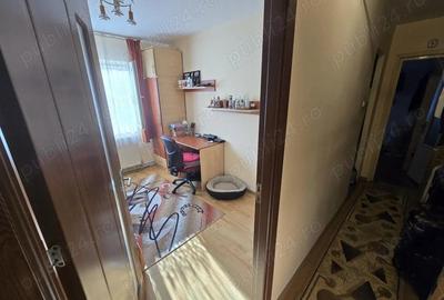 Re?i?a, apartament 4 camere, 100 mp, etaj 2, zona Micro II - 9