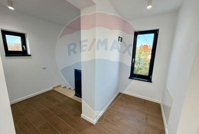 Casă cu 4 camere cu Canalizare în Nord - 14