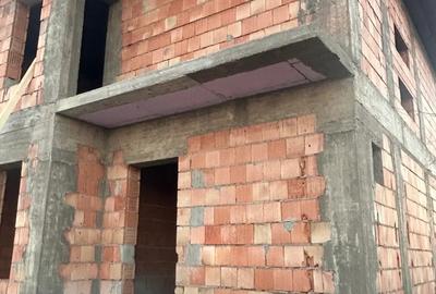 Vand casa la rosu cu placa beton peste etaj, la iesire din Berceni - intrare Vidra - Dealu Verde - 2