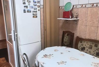Vanzare apartament cu 4 camere si 2 bai,  decomandat, etaj 1/4  zona CET - 7