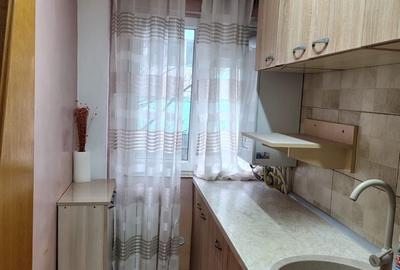 Apartament cu 2 camere nedecomandat în Km 4 - 5