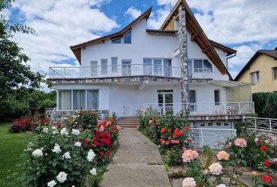 Casă cu 6 camere cu Teren 1170 Mp în Tractorul - 6