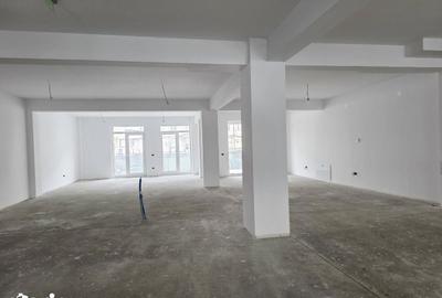 Spațiu comercial, de 244 mp, în Nufărul - 11