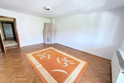 Casă cu 10 camere cu Teren 1200 Mp în Central - 2