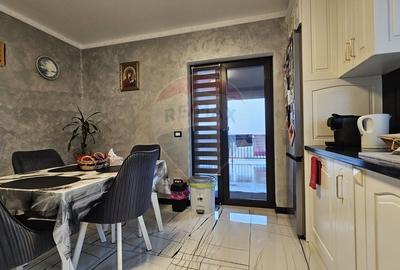 Casă cu 5 camere cu Teren 2500 Mp în Moara Nica - 32