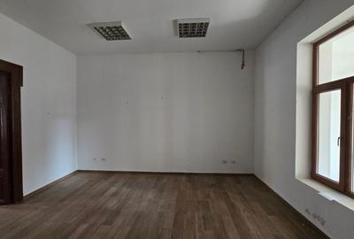 Casă cu 11 camere cu Canalizare în Ultracentral - 38