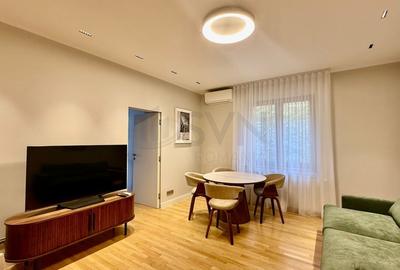 Apartament cu 3 camere semidecomandat, mobilat în Capitale