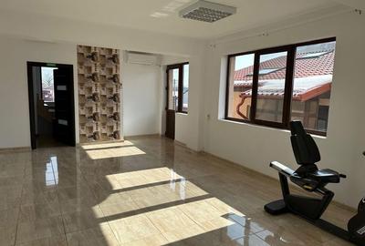 Spațiu comercial, de 50 mp, în Central - 7