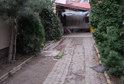 Casă cu 4 camere în Central - 1