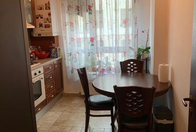 Apartament cu 3 camere semidecomandat în Exterior Vest