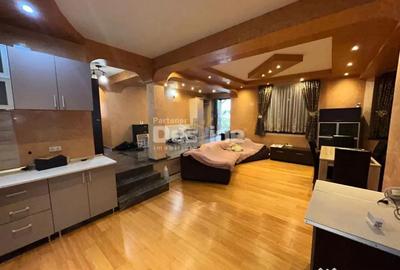 Casă cu 7 camere cu Teren 840 Mp în Central - 11