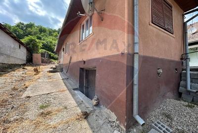 Casa cu 3 camere de vanzare COMISION 0% - 15