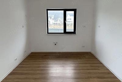 Apartament cu 3 camere semidecomandat în Ultracentral