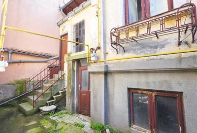 Uranus - O casa de renovat cu potential deosebit!