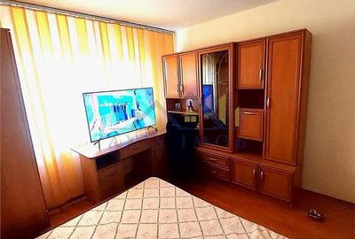 Apartament cu 3 camere semidecomandat în Micro 3 - 3