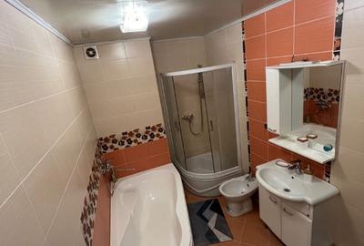 Apartament cu 3 camere decomandat în Schei - 2