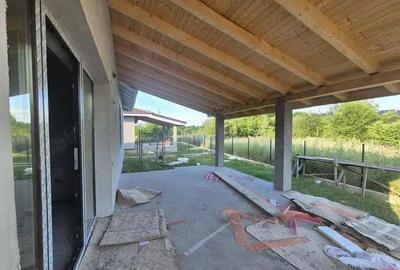 Casă cu 4 camere în Central - 1