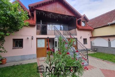 Casa formata din doua apartamente, cu curte de 450 mp, in zona Trei Stejari
