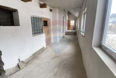 Casă cu 4 camere cu Teren 2810 Mp în Chirpăr - 4