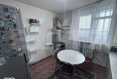 Apartament cu 3 camere semidecomandat în Central - 1