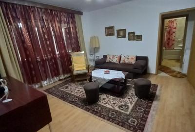 Proprietar ofer spre închiriere ap. 3 camere - 6