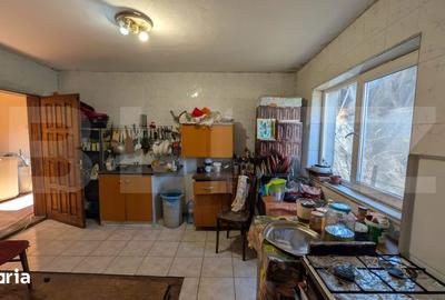 Casă cu 7 camere cu Teren 1656 Mp în Hulubești - 9