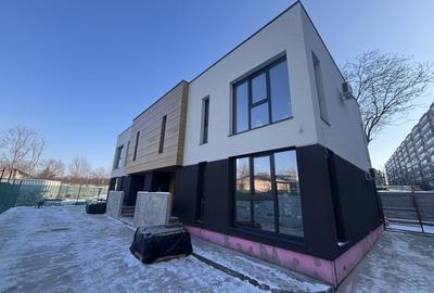 Casă individuală cu 4 camere cu Canalizare în Ozana