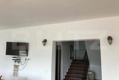 Casă cu 8 camere cu Teren 1500 Mp în Central - 13
