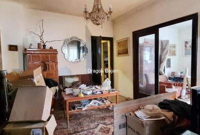 Apartament cu 3 camere în P-ța Alba Iulia