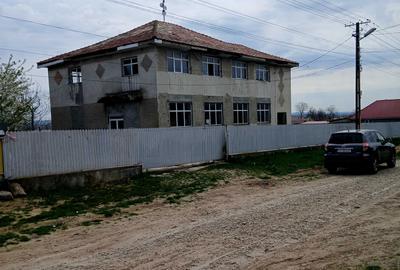 Spațiu comercial, de 350 mp, în Central - 1