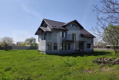 Casă cu Teren 1607 Mp în Central - 6