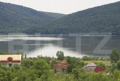 Teren Intravilan pe Malul Lacului Caline?ti Ideal pent - 1
