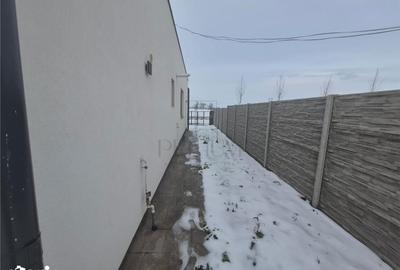 Casă cu 3 camere cu Canalizare în Moșnița Nouă - 11