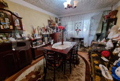 Apartament de vanzare, cu 3 camere, 68 mp, decomandat, zona Tatarasi - 2
