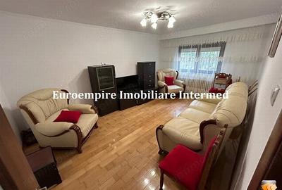 Apartament cu 3 camere decomandat în Faleza Nord