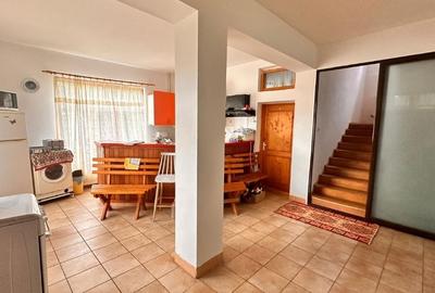 Vila parter+2 etaje, 270 mp, 11 camere plus Teren - 8