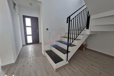 Casă cu 4 camere cu Teren 260 Mp în Podu Roș