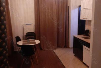 Garsonieră decomandată în Central