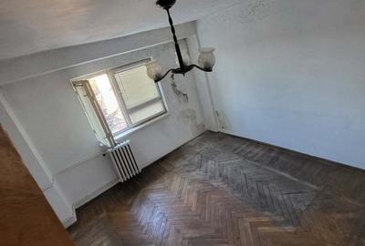 De vanzare apartament cu 3 camere etaj 3 in Parscov ,zona centrala! - 8