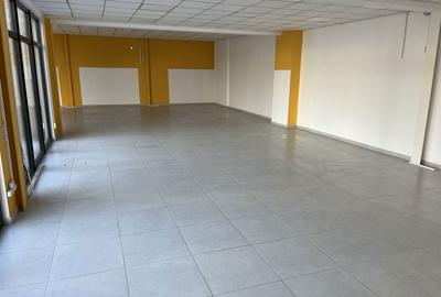 Spațiu comercial, de 50 mp, în Central - 3