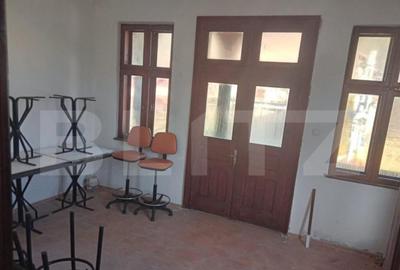 Spatiu Comercial cu apartament de 2 camere la etaj 300mp, Be - 2