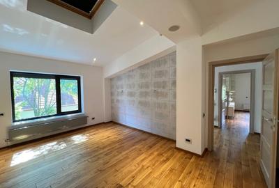 Casă individuală cu 4 camere cu Canalizare în Central - 12