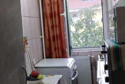Vanzare Apart. 2 cam. cf.2, et.3 fara balcon, supraf. de 35.mp., mobilat si utilat, in Zona Apollo. - 12
