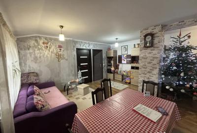 Apartament cu 3 camere decomandat în Central - 1