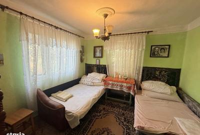 Casă cu 4 camere cu Teren 3900 Mp în Central - 3